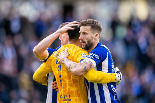 IFK Göteborgs målvakt Warner Hahn och Mattias Bjärsmyr jublar
