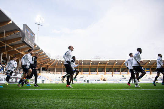 Sirius spelare värmer upp