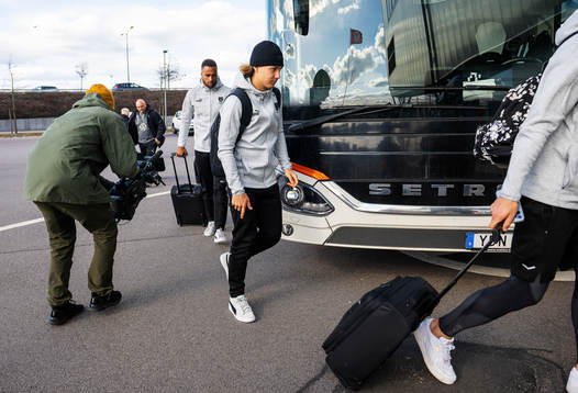 Malmö FFs Isaac Kiese Thelin och Melker Widell och tränare anländer till Guldfågeln Arena