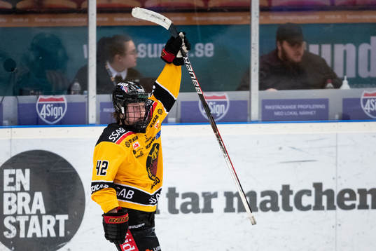 Luleås Viivi Vainikka jublar