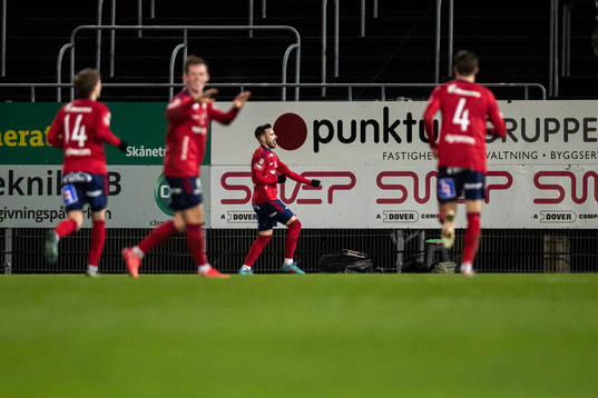 Östers Dzenis Kozica jublar efter 3-1