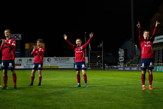 Östers spelare jublar