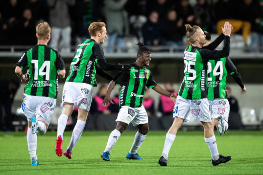 GAIS Michael Kargbo jublar med lagkamrater efter 2-0