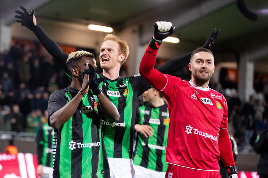 GAIS Rickard Emeka Friday, Viktor Krüger och målvakt Mergim Krasniqi jublar