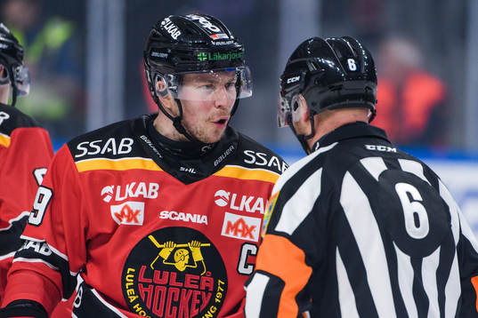 Luleås Erik Gustafsson och domare Sören Persson
