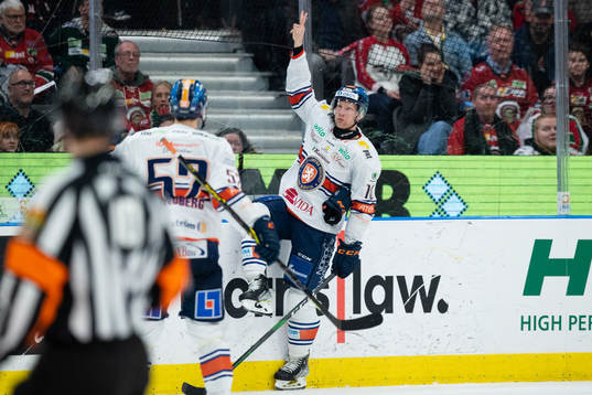 Växjös Richard Gynge jublar