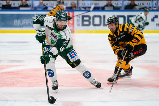 Färjestads Linus Johansson och Skellefteås Jayce Hawryluk