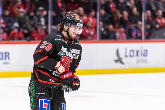 Örebros Petr Zámorský lämnar isen