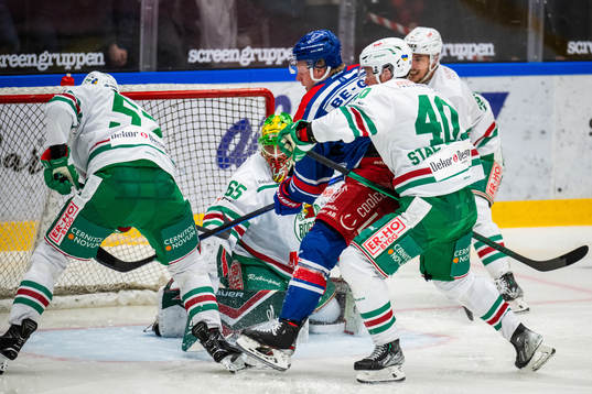 Oskarshamns Fredrik Olofsson och Rögles målvakt