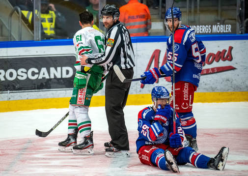 Rögles Ludvig Larsson och Oskarshamns Kim Rosdahl bråkar
