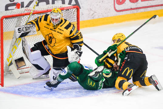 Skellefteås målvakt Strauss Mann och Petter Granberg