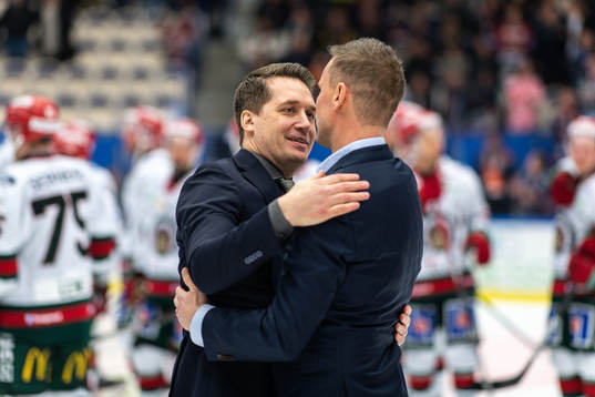 Växjös tränare Sam Hallam och Frölundas tränare Roger