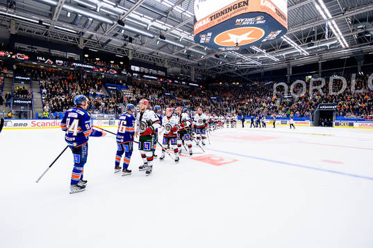 Lagen tackar varandra