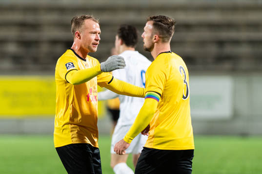 Lunds Jesse Edge och Adi Terzic jublar efter slutsignalen