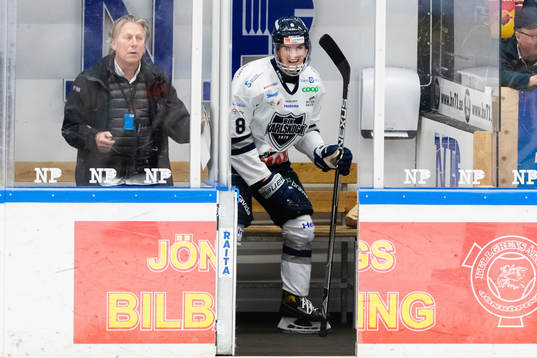 Karlskogas Albert Lyckåsen utvisas