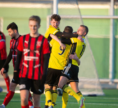 IFK Hässleholms Max Nilsson gör 2-0 och jublar i matchen i div. 2 Södra Götaland mellan Eslövs BK och IFK Hässleholm  i Eslöv 8 april 2022.