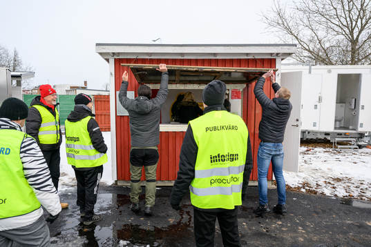 En kiosk öppnas upp innan fotbollsmatchen i Superettan