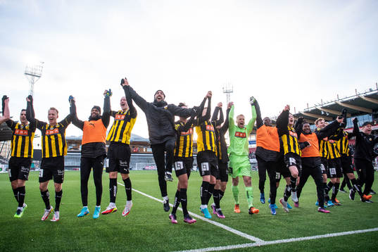 Häckens spelare jublar