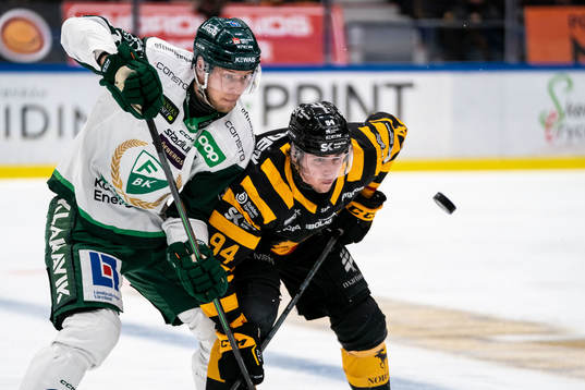 Färjestads Victor Ejdsell och Skellefteås Linus Karlsson