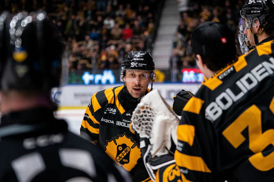 Skellefteås Michael Kapla jublar