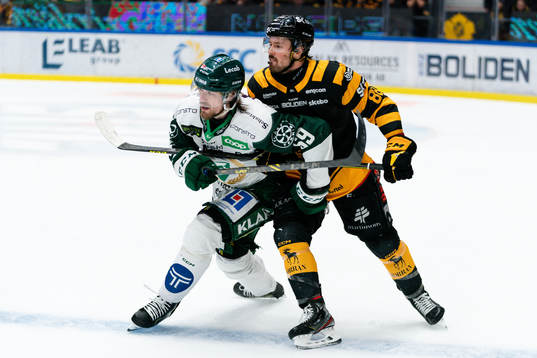 Färjestads Linus Johansson och Skellefteås Jayce Hawryluk