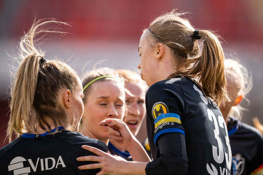 Växjös Elin Nilsson jublar efter 3-0