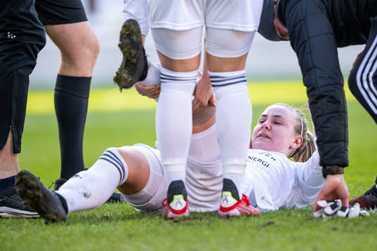 Team TGs Linnea Engström har ont