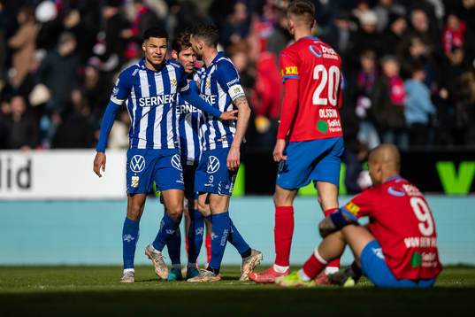 IFK Göteborgs Alexander Jallow jublar med lagkamrater