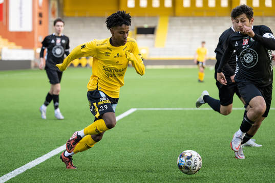 Elfsborgs Isak Edman och Örebros Wessam Dukhan