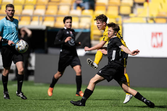 Elfsborgs Enzo Andren och Örebros John Lindhé Rehn