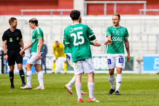 Brages Anton Lundin jublar efter sitt 1-2 mål