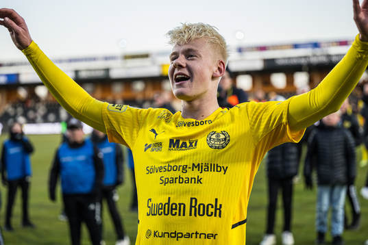 Mjällbys Otto Rosengren jublar