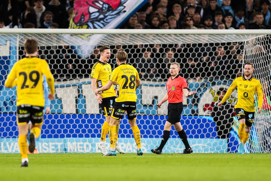 Elfsborgs Simon Olsson jublar efter 1-1