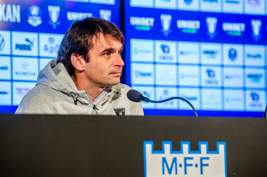Malmö FFs tränare Milos Milojevic på presskonferensen
