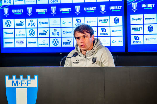 Malmö FFs tränare Milos Milojevic på presskonferensen