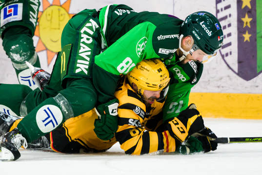 Färjestads Theodor Lennström och Skellefteås Jayce