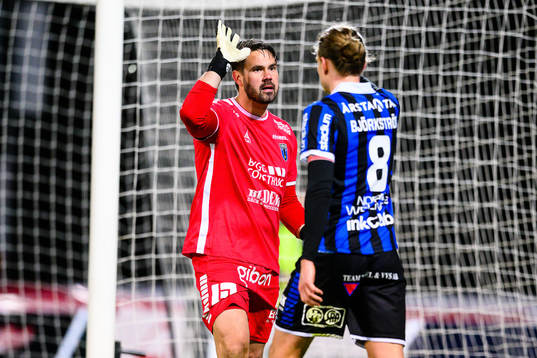 Sirius målvakt Tommi Vaiho och Tim Björkström jublar