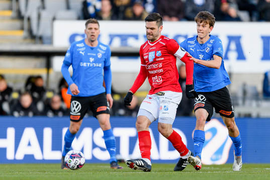 Norrbys Ivo Dominik Pekalski och Halmstads Kazper Karlsson
