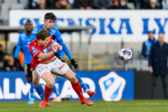 Norrbys Nicklas Savolainen och Halmstads Emil Tot Wikström