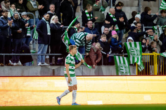 Västerås Simon Gefvert jublar