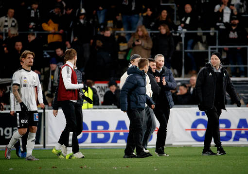 Örebros tränare Axel Kjäll jublar