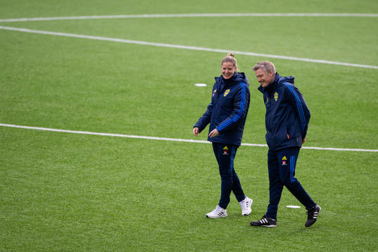 Sveriges förbundskapten Caroline Sjöholm och assisterande