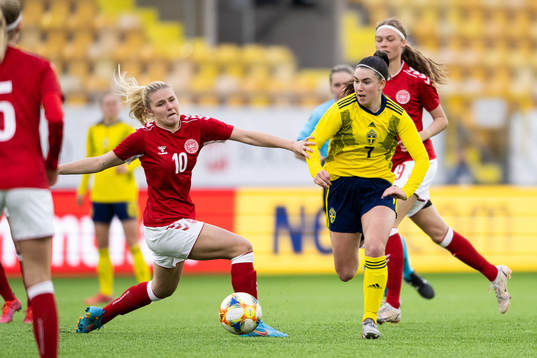 Danmarks Emilie Byrnak och Sveriges Emilia Pelgander