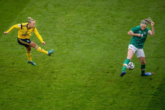 Hanna Bennison of Sweden and Louise Quinn of Ireland