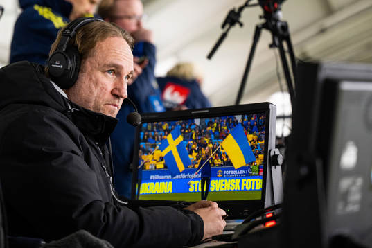 Chris Härenstam, commentator of Swedish broadcaster SVT, ahead of the FIFA Women's World Cup Qualifier football match between Sweden and Ireland on April 12, 2022 in Göteborg. 