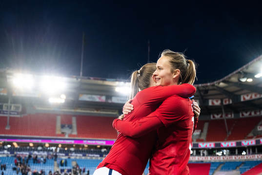 Maren Mjelde and Caroline Graham Hansen of Norway celebrates