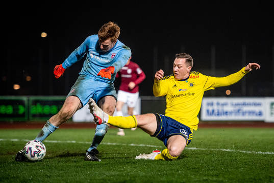 Qvidings målvakt Gustav Norin och Ängelholms Henrik Johansson