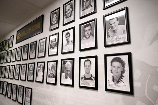 En bild på Elfsborgs sportchef Stefan Andreasson hänger