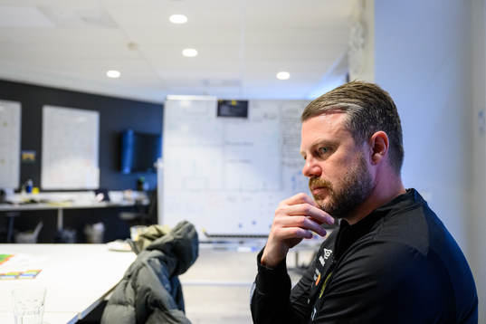 Elfsborgs manager Jimmy Thelin blir intervjuad