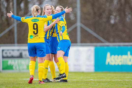 Jubel efter Eskilsminnes Ellen Pigg gjort 3-0